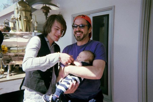 Indio Falconer Downey with his father and sibling.